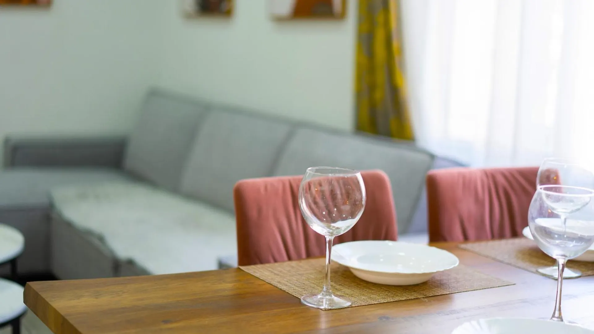Modern 2 Bedroom Apartment With Balcony In Central Location Tirana