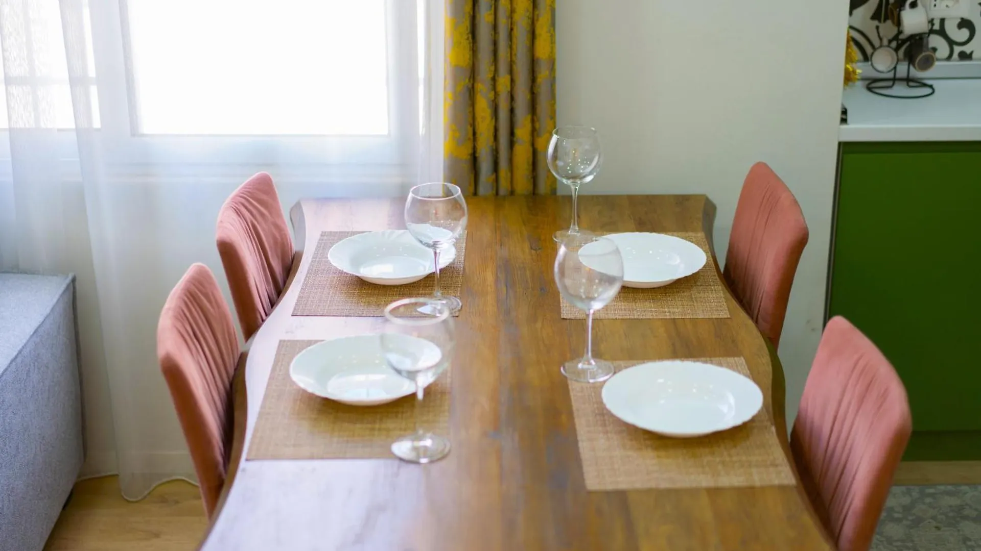 Modern 2 Bedroom Apartment With Balcony In Central Location Tirana