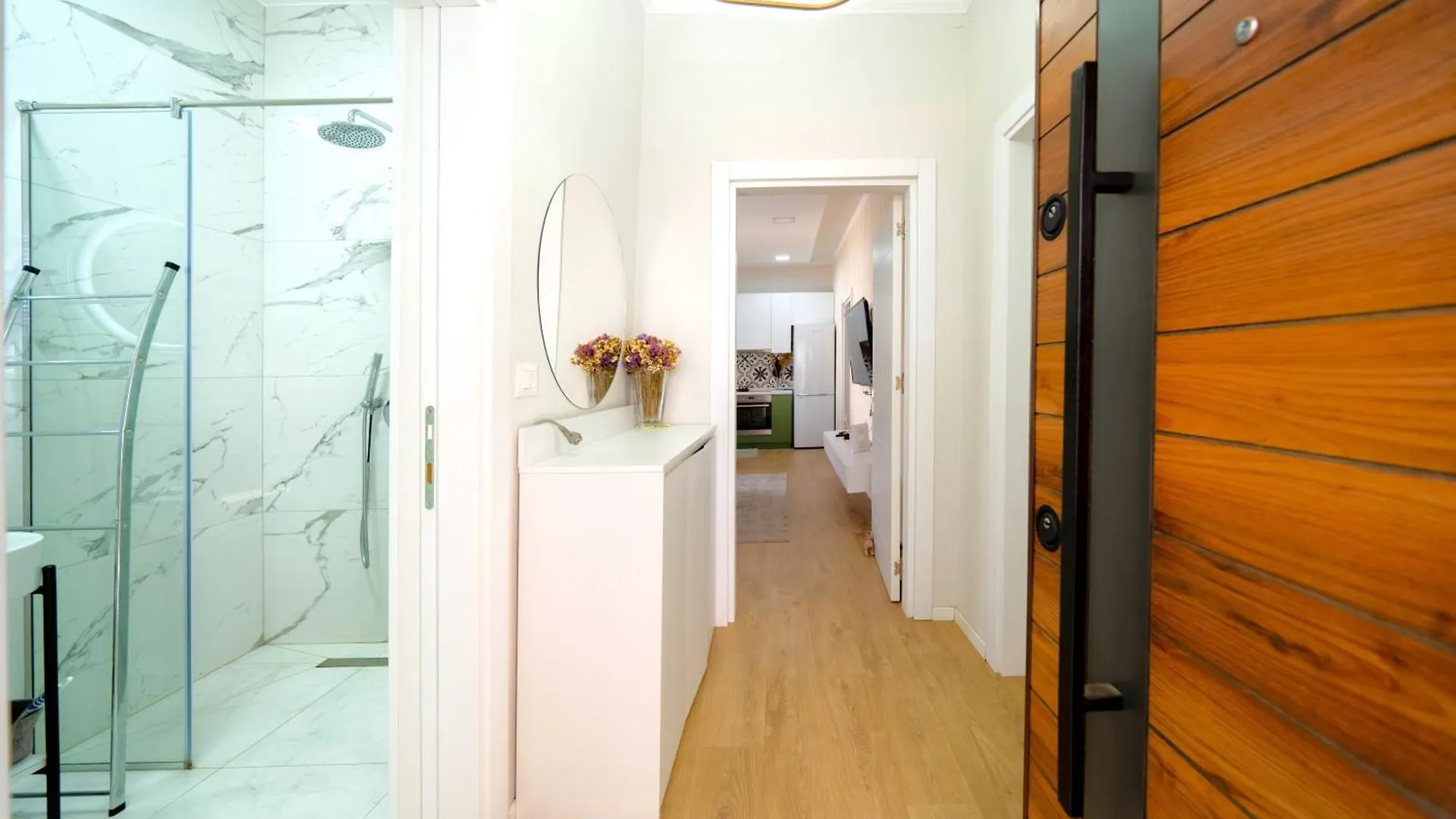 Modern 2 Bedroom Apartment With Balcony In Central Location Tirana