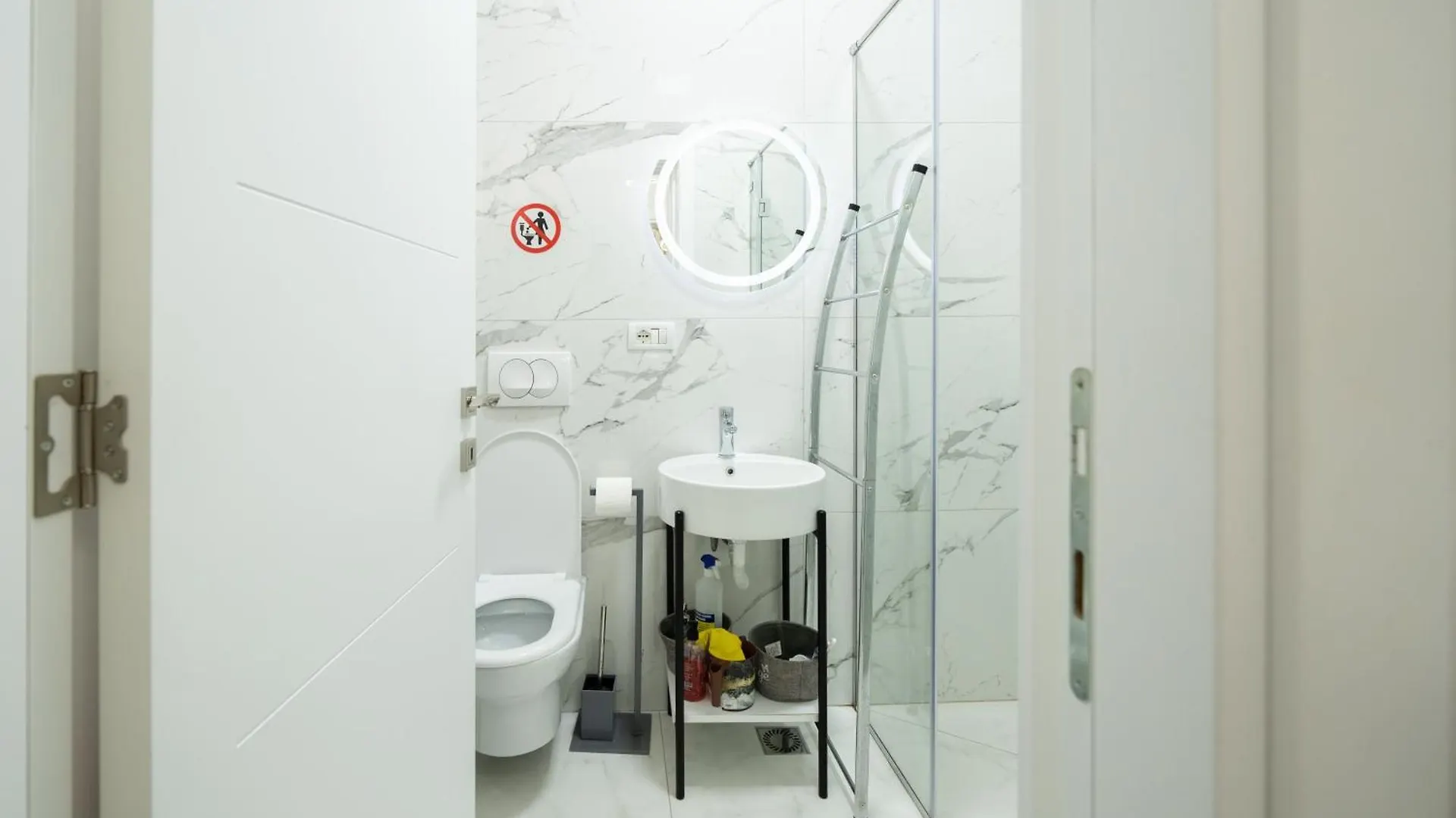 Modern 2 Bedroom Apartment With Balcony In Central Location Tirana 0*,