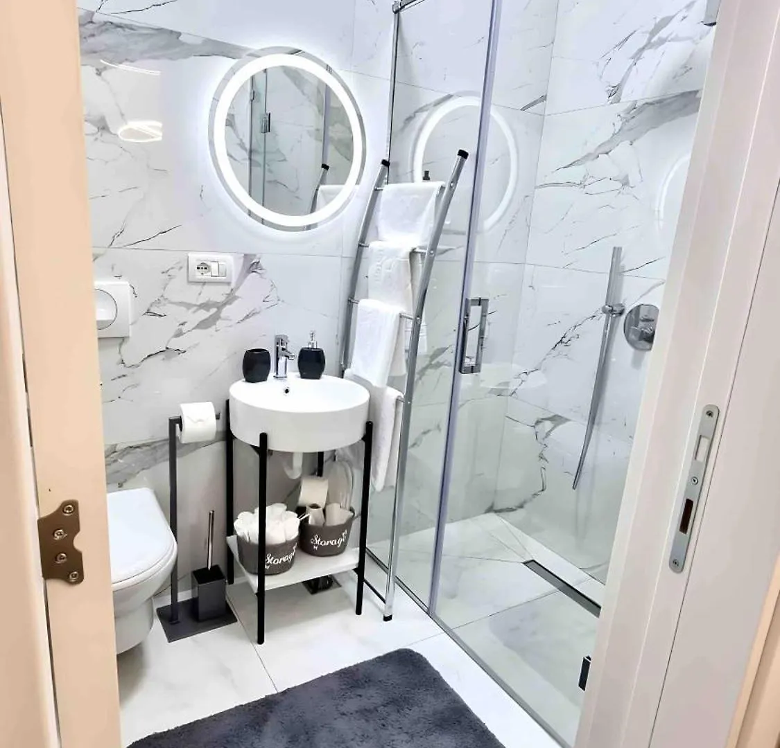 Modern 2 Bedroom Apartment With Balcony In Central Location Tirana